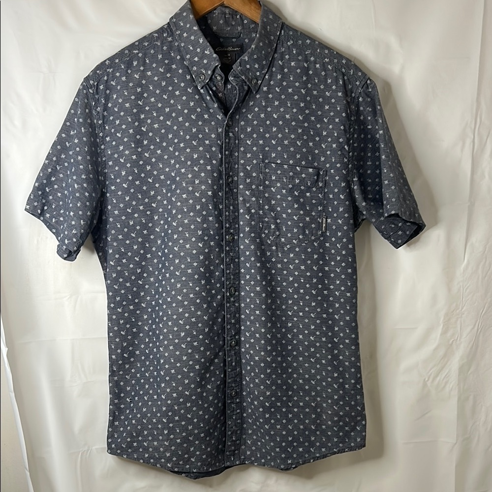 Eddie Bauer Blue Casual Button Down Shirt with Pattern US size medium cotton